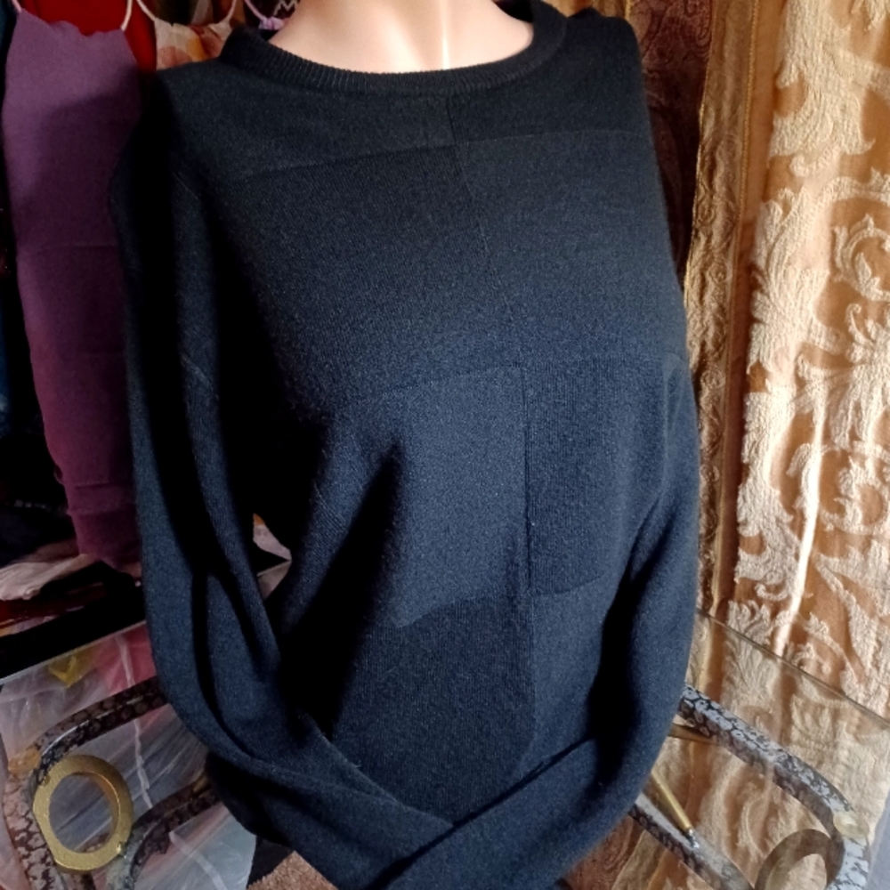 Men's Docker sweater Size Medium